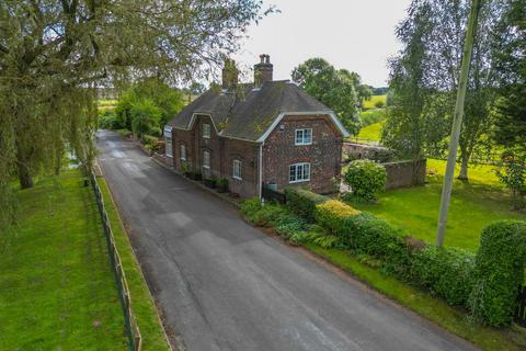 4 bedroom cottage for sale, Cornmill Lane, Tutbury