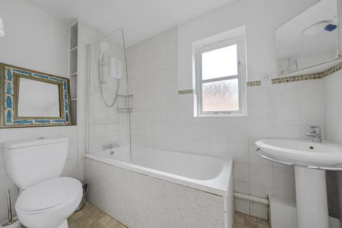 18 Fairlight Drive, Uxbridge, UB8 1XP
