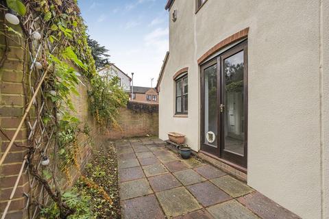 18 Fairlight Drive, Uxbridge, UB8 1XP