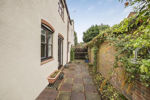 18 Fairlight Drive, Uxbridge, UB8 1XP