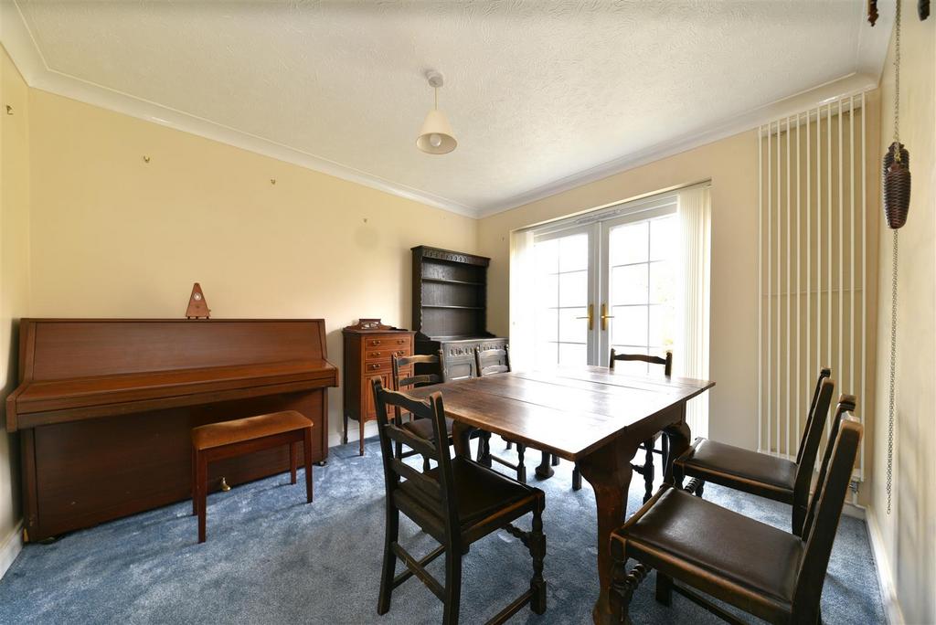 Chepstow Close, Stevenage 4 bed detached house for sale £525,000