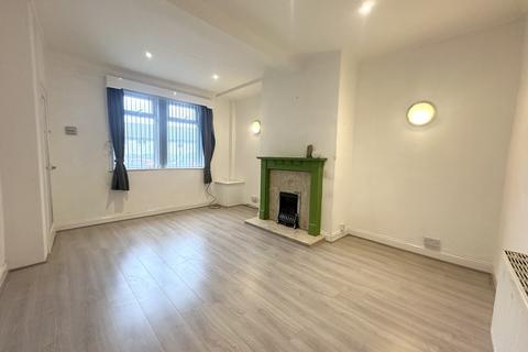 2 bedroom terraced house to rent, Beaumont Square, Pudsey