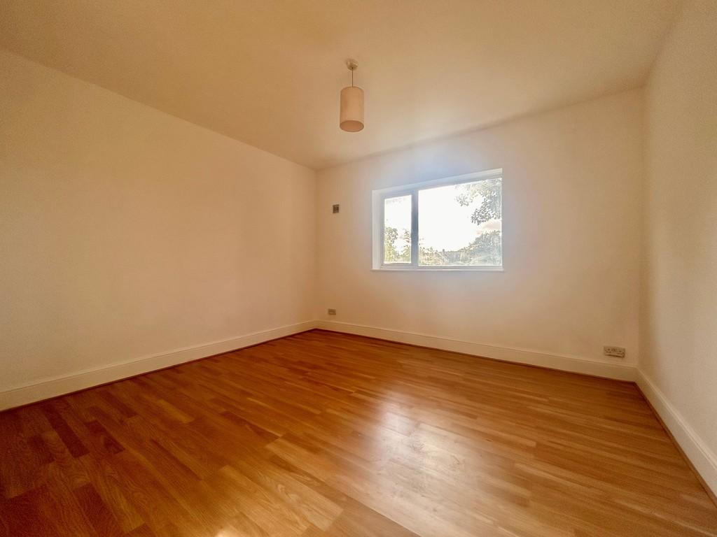 Bed & Living Area