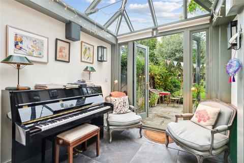23 Boscombe Road, London, W12 9HS