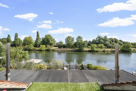 12 The Island, Thames Ditton, KT7 0SH