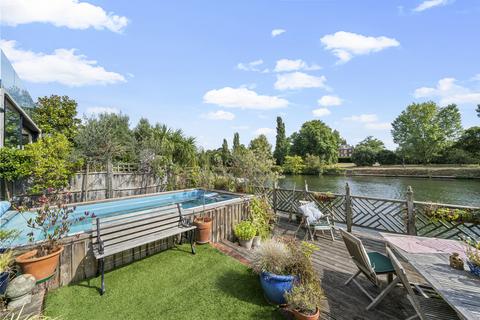 12 The Island, Thames Ditton, KT7 0SH