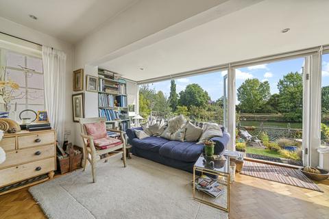 12 The Island, Thames Ditton, KT7 0SH