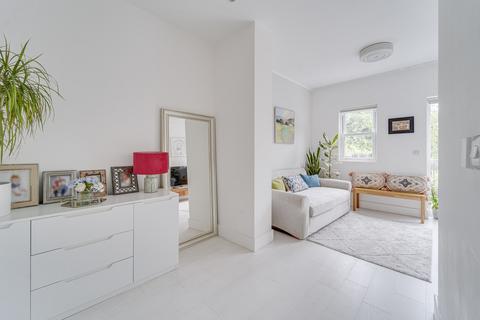 Flat 1, 72 Stapleton Hall Road, London, N4 4QA