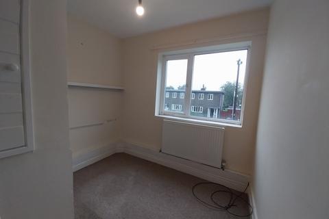 2 bedroom flat to rent, Greenland Avenue South, Maltby, S66 7ER