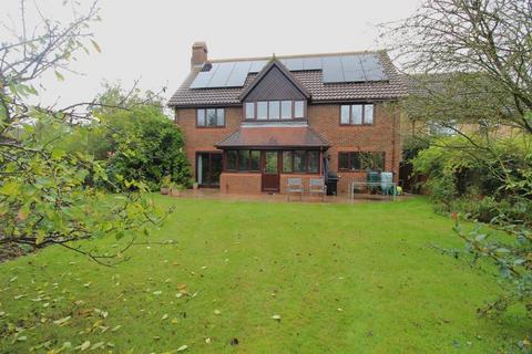 4 bedroom detached house for sale, Kestrel Way, Sandy