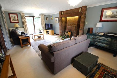 4 bedroom detached house for sale, Kestrel Way, Sandy