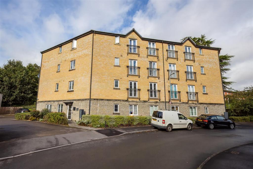 Whitworth Square, Whitchurch, Cardiff 2 bed apartment to rent £950