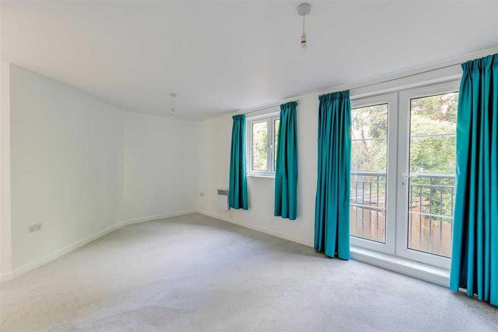 Whitworth Square, Whitchurch, Cardiff 2 bed apartment to rent £950