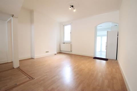 2 bedroom terraced house to rent, Oval Road, Croydon CR0