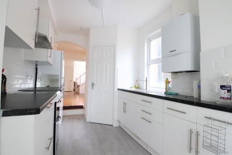 2 bedroom terraced house to rent, Oval Road, Croydon CR0