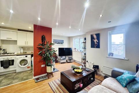 2 bedroom flat for sale, Bennington Drive, Borehamwood