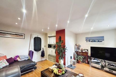 2 bedroom flat for sale, Bennington Drive, Borehamwood