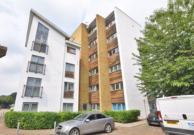 Arundel Square, Maidstone 2 bed apartment for sale £180,000