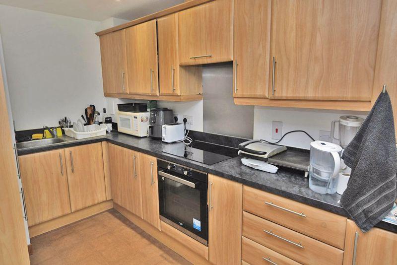Arundel Square, Maidstone 2 bed apartment for sale £180,000
