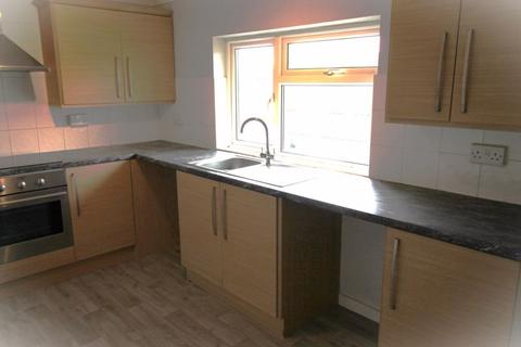 2 bedroom flat to rent, Moor Close, Langport