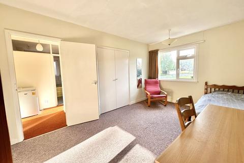 43 The Ridings, Epsom, KT18 5JJ