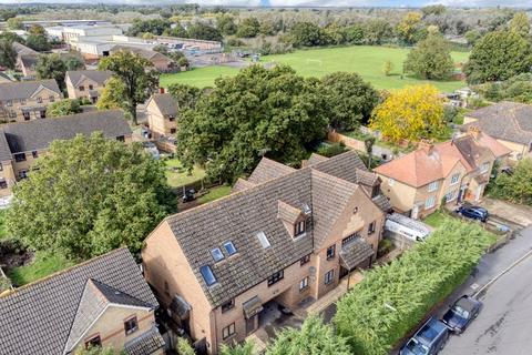 3 bedroom property for sale, Farm Road, Esher