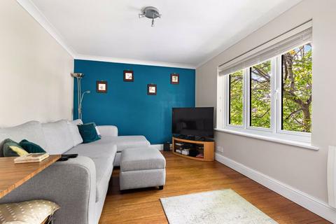 3 bedroom property for sale, Farm Road, Esher