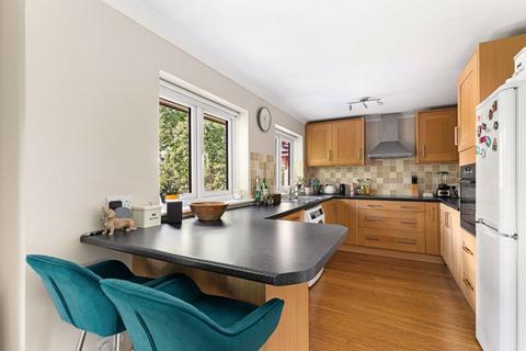 3 bedroom property for sale, Farm Road, Esher