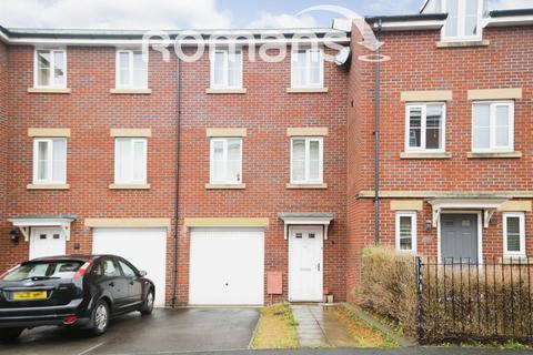 3 bedroom townhouse to rent, Fontmell Close, Redhouse, Swindon