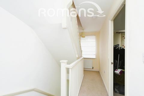 3 bedroom townhouse to rent, Fontmell Close, Redhouse, Swindon