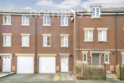 3 bedroom townhouse to rent, Fontmell Close, Redhouse, Swindon