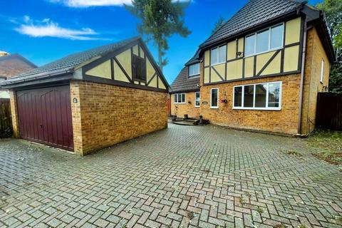 4 bedroom detached house for sale, Grange Avenue, Luton