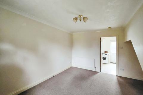 2 bedroom terraced house to rent, Oransay Close, Great Billing, NN3 9HF