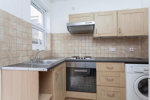 2 bedroom flat to rent, Little Ilford Lane