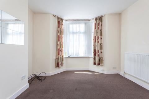 2 bedroom flat to rent, Little Ilford Lane