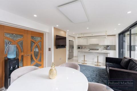 24 Riding Hill, South Croydon, CR2 9LN