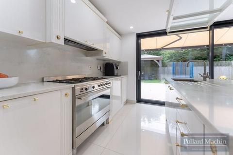 24 Riding Hill, South Croydon, CR2 9LN