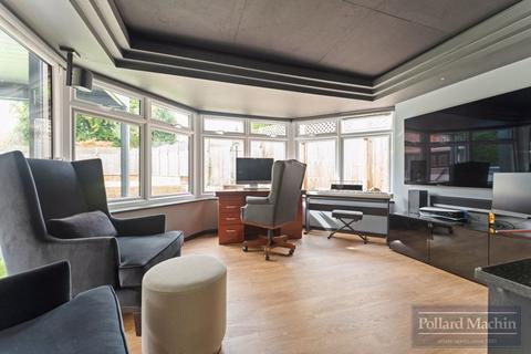 24 Riding Hill, South Croydon, CR2 9LN