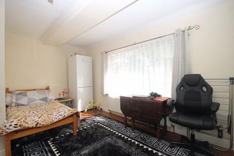 1 bedroom apartment for sale, Drew Gardens, Greenford