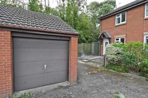 2 bedroom semi-detached house to rent, Manor Farm Road, Crigglestone