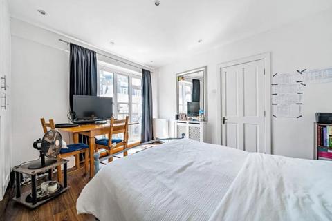 Studio for sale, Flat 6, 65 Courtfield Gardens, London, SW5 0NQ