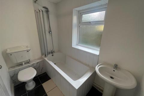 4 bedroom terraced house to rent, Cleggs Lane, Little Hulton