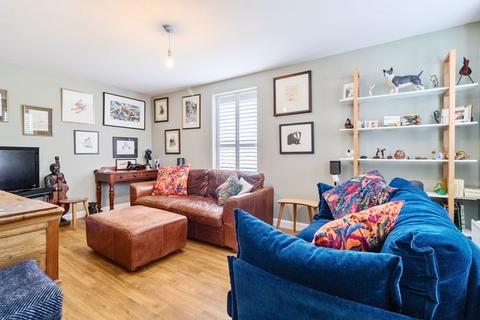 3 bedroom end of terrace house for sale, Peregrine Way, Hatfield