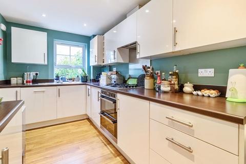 3 bedroom end of terrace house for sale, Peregrine Way, Hatfield