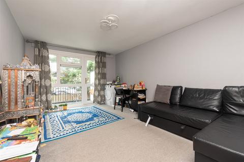 1 bedroom flat for sale, Sevenoaks Close, Romford, Essex