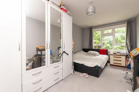 1 bedroom flat for sale, Sevenoaks Close, Romford, Essex