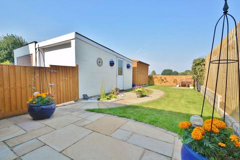 41 Cotmore Gardens, Thame, OX9 3NA