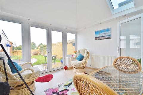 41 Cotmore Gardens, Thame, OX9 3NA