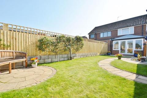 41 Cotmore Gardens, Thame, OX9 3NA