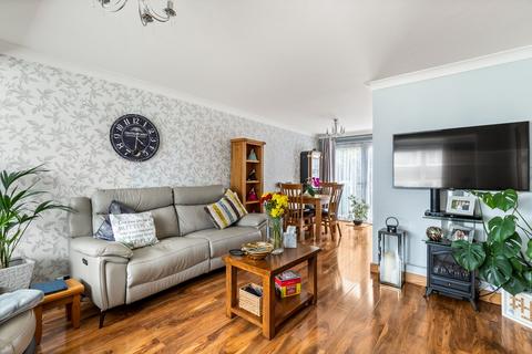 91 Eastfields, Folkestone, CT19 5RT